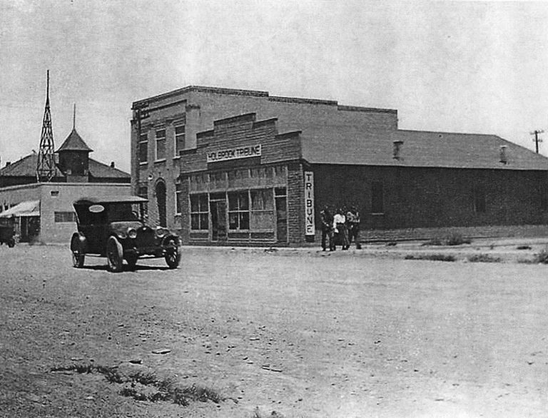 The Holbrook Tribune office was originally located on Main Street (now Navajo Blvd.), next to the Ma-sonic Lodge in the building currently housing KDJI.