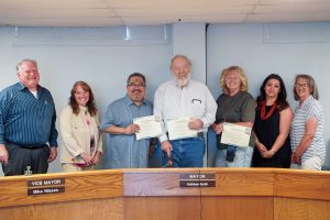 Holbrook mayor and council pose with members of the charter review committee. Pictured are (left to right) Vice Mayor Mike Nilsson, Mayor Kathleen Smith, Mark Romo, Richard Peterson, Robin Gonzales and councilmembers Arcenia Pacheco and Teri Tafoya.