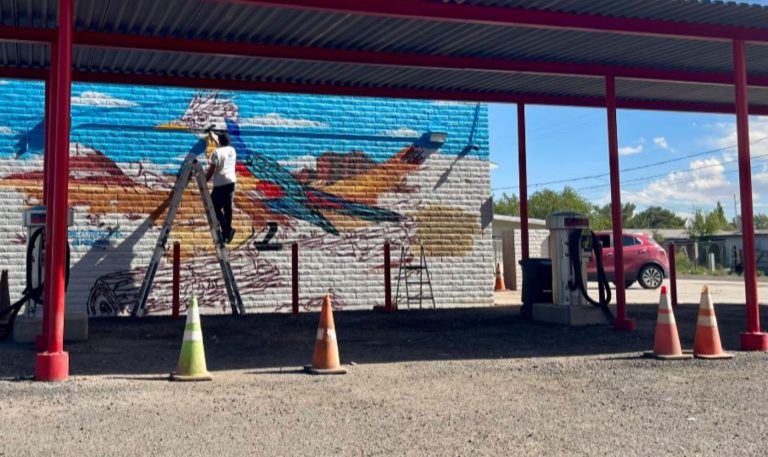 Artist Wes Abarca has created a vibrant new mural celebrating Arizona’s beauty on the Bucket of Suds building on Hopi Drive in Holbrook, with another one featuring a roadrunner near completion at the other car wash on the north end of Navajo Blvd. The mural is a timely addition with the centennial celebration for Route 66 to be held in 2026. To learn more about Abarco’s work on Facebook at www.facebook.com/wes7svn and Instagram at @wes7svn.