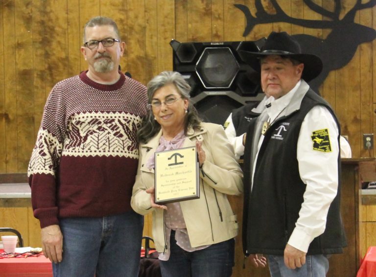 Jerry Stark (left), manager of Holbrook Mercantile, and owner Ofelia Lange (center) receive a plaque from Hashknife Posse member Pat Nichols (right) for their sponsorship of the posse.