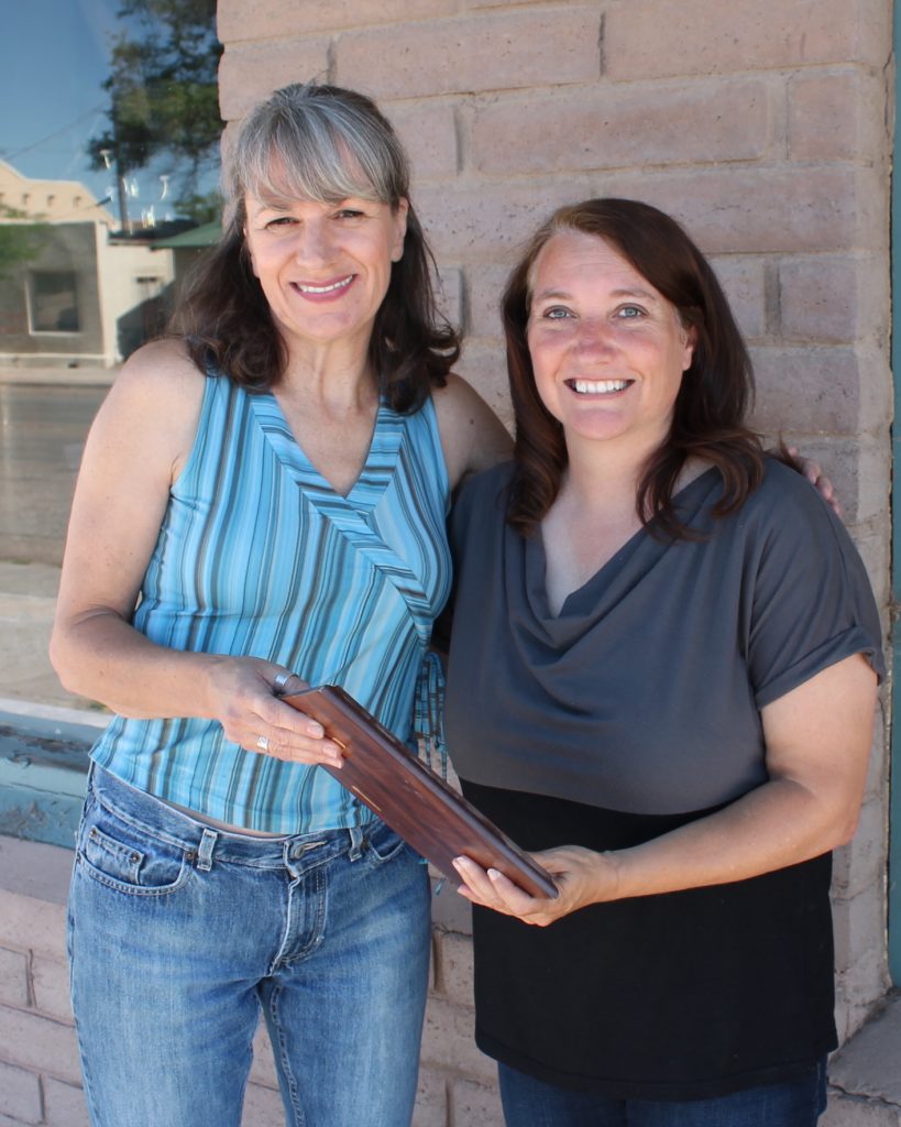Photo by Matthew BargerThe City of Holbrook honored Linda Kor (left) as the city’s 2017 Volunteer of the Year for her efforts at city events over the years. Presenting the award is Community Events Coordinator Kathleen Smith (right).