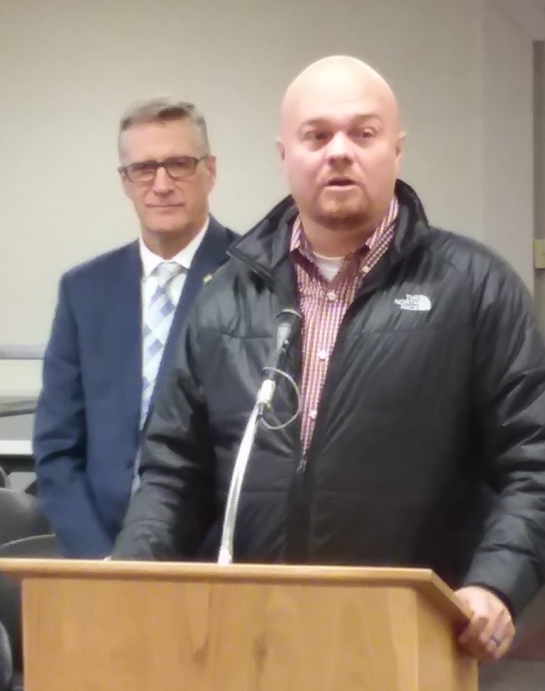 Photo by Amy ReifsnyderDistrict III Supervisor Jason Whiting (right) introduced Glenn Kephart, the new Navajo County Manager to the Snowflake Town Council last Tuesday.