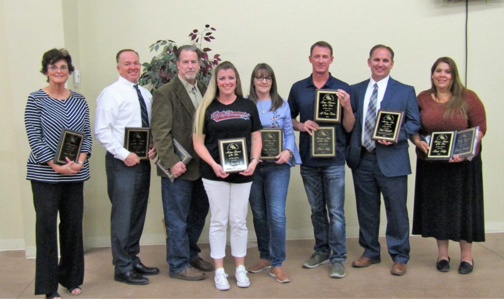 Photo by Diana HutchisonThe Snowflake Taylor Chamber of Commerce presented awards to local businesses and recognized local community members for their service at the annual awards banquet. Winners included Sarah Brimhall, ChangePoint Integrated Health, the Silver Creek Herald, Black Diamond Auto Glass, Andie McDowell, All Custom Exteriors, Dr. Chad Brimhall and Emalee’s Carniceria.