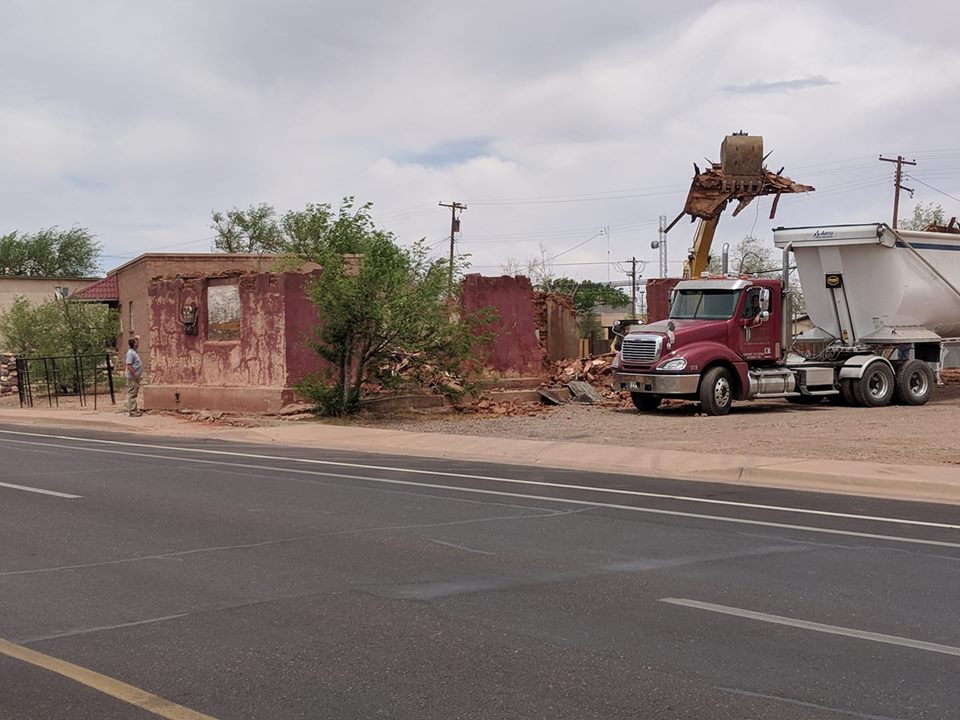 Photo by Steve PaukenThe City of Winslow is continuing with efforts to remove blight with the demolition of five buildings in just two weeks within the city’s limits.