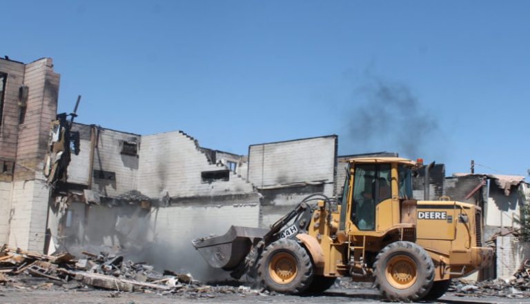 Photo by Linda KorDemolition on the Knight’s Inn in Holbrook began earlier this week after a fire destroyed most of the motel on May 13. According to Interim City Manager Randy Sullivan, it is suspected the fire was the result of an arsonist. Although the owners of the building were unable to be located, the city received permission by the courts to demolish the building as it posed a safety risk to the community.