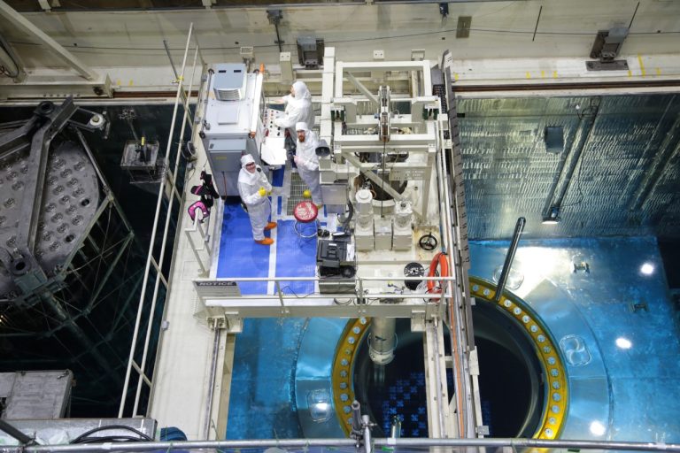 Photo courtesy of Arizona Public ServiceThis bird’s-eye view of the Palo Verde Nuclear Generating Plant nuclear core shows some of its highly trained nuclear engineers at work.