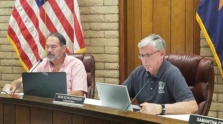 Photo by L. ParsonsMayor Tom McCauley (left) and Vice Mayor Bob Schlesinger (right) took part in last week’s city council meeting.