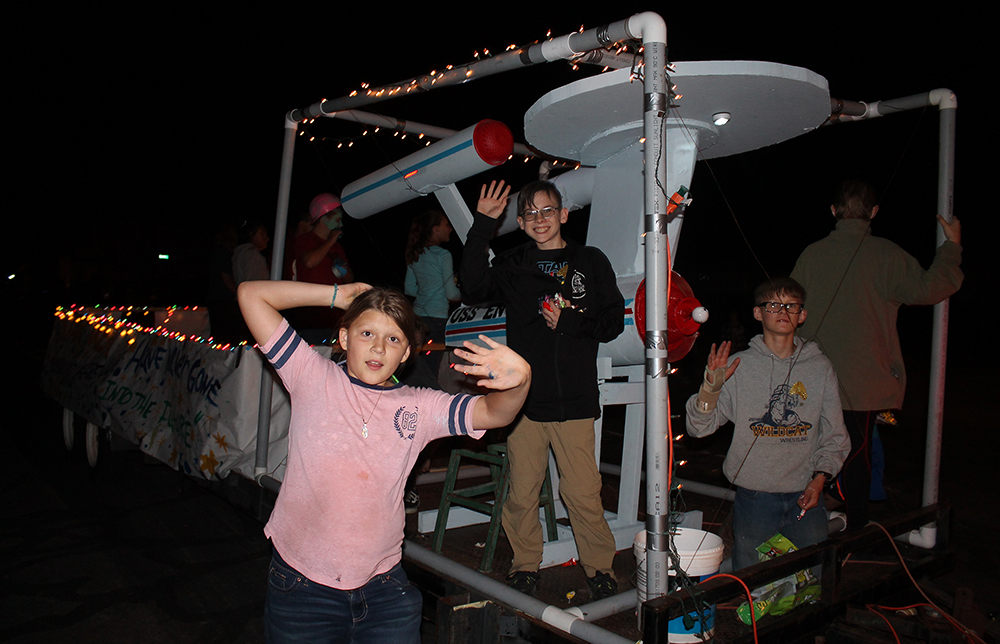 Photos by Linda KorThe Joseph City Junior High School seventh graders took to the stars with their Star Trek themed float.
