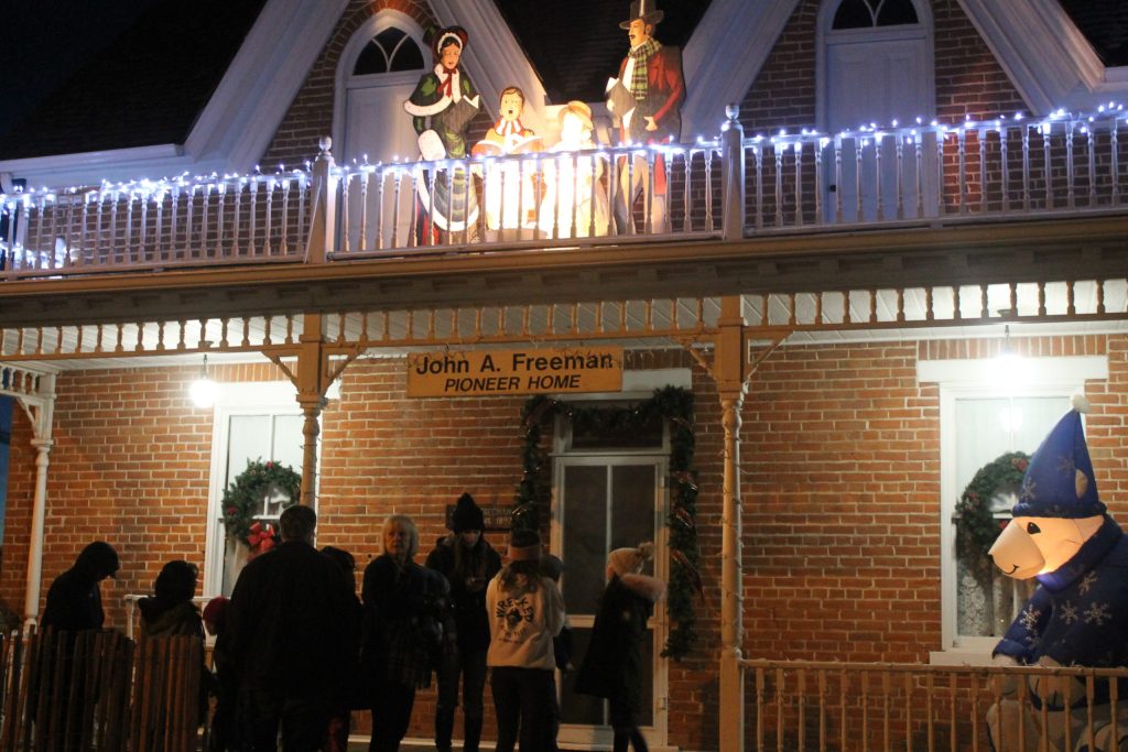 Photos by Amanda NicholsLocals wait in line at the John A. Freeman Pioneer Home on Main Street to see Santa Claus and tell him their Christmas wishes and receive goodie bags at the Snowflake Town Lighting.