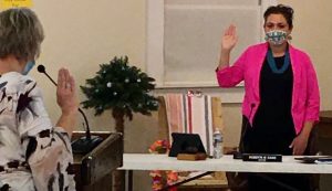 Photo by Ernie CanoRoberta “Birdie” Wilcox Cano (right) led her first meeting as the Mayor of Winslow last week after being sworn in by City Clerk Suzie Wetzel (left).