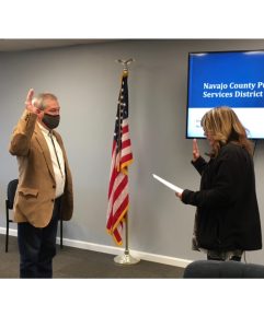 Photo by Francie PayneKip Woolford (left) was sworn in as Holbrook’s newest council member at the council meeting on March 11 by Deputy City Clerk Lisa Hunt. Woolford is a lifelong resident of Holbrook and owner of a local Airbnb.