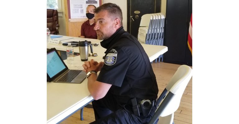 Photo by L. ParsonsWinslow Police Chief Ken Arend (picture) addressed the Winslow City Council and city staff at a work session focused on outlining the roles of all departments. Public Works Director Tim Westover looked on.