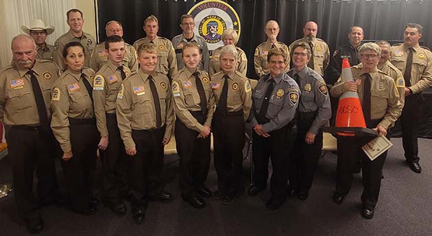 Photo courtesy of Ashley Swensrud Police officers and Navajo County Sheriff’s Auxiliary Volunteer graduates, as well as NCSO officers pictured include (front row, left to right) Tom McAdams, Tina Emmerich, Tristan Fadness, Brodie Jones, Megan Fountain, Teri Mansir, Sarah Fox, Rebecca Willis, Dorothy Bach, Robin Reidhead, (back row) Deputy Chief Bruce Tucker, Sheriff David Clouse, James Olness, Todd Emmerich, Jeff Castner (Show Low Police Department), Susan Bigham, Jeff Hilgart, Brady Obrien, Chief Dan Barnes (Pinetop/Lakeside Police Department) and Nick Pfaffenbach.