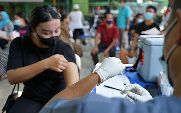 Photo courtesy U.S. AID IndonesiaArizona has trailed the nation in COVID-19 vaccine acceptance, which experts say combined with the emergence of new virus variants to lead to a resurgence of infections. After falling to hundreds of cases a day in the summer, the state has averaged more than 3,000 new cases a day for the last three months – and 5,687 cases last Thursday alone.