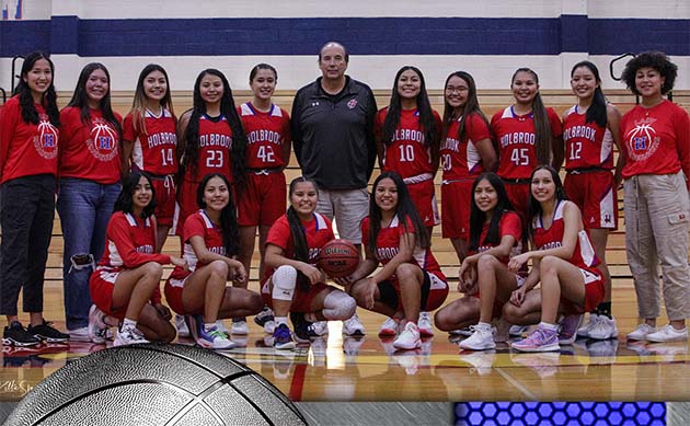 Photo by Kellie Spangler/Spanglerpics.comThe 2022 Holbrook High School girls’ basketball team includes (front row) Deya Gurrero, Shondiin Ben, Talynn Spencer, Samathay Billie, Alayna Yazzie, Nikol Gombos, (back row) Tyraine Johnson, Shaelynn Gonnie, Leiona Smith, Terryuna Nez, Noheah Aberle, Coach Greg Perkins, Raelle Yazzie, Alyssa Yazzie, Shandelariah Footracer, Abigayle Nez and Zoe Daniels.