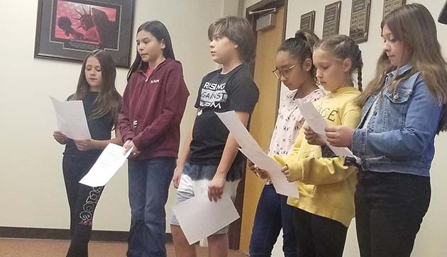 Photo by L. ParsonsWashington Elementary School’s Principal’s Council, made up of fifth and sixth grade students addressed the governing board last week. Pictured (left to right) are Adelynn Ward, Anna Ortiz, Gabriel Gerber, Cinniah Echoles, Brooke Westover and Layla Barker.