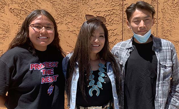 Photo by Kathleen SmithHolbrook High School alumna Michelle Thomas (center) stopped by the HHS campus on a whirlwind trip through New Mexico and the Navajo Reservation last week before heading back to New York. Thomas is a renowned singer, entrepreneur and empowerment speaker for Native culture. Among Thomas’ accolades was being the recipient of the Native American Music Award for her single, “Beautiful.” During her visit she took time to visit with HHS seniors Alana Johnson (left) and Ethan Begay (right) and encouraged them to celebrate their culture as they move through the world after graduation.