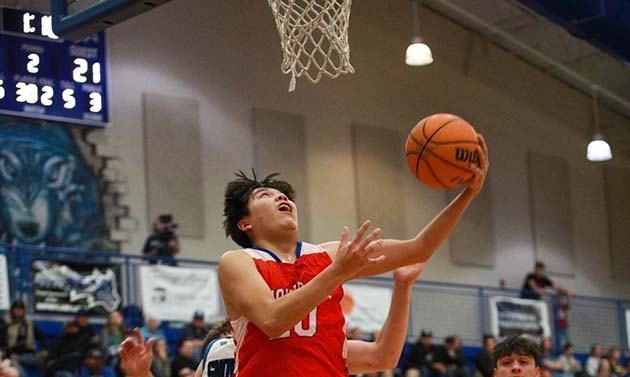 Photo by Kellie Spangler/Spangler picsRoadrunners took down the Snowflake Lobos on Wednesday on their way to earning the 3A region crown.