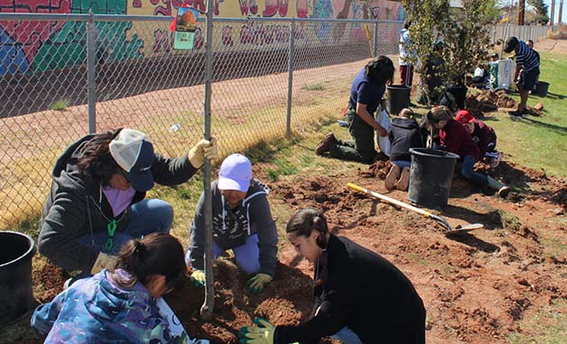 Photo by Shawn WhiteArizona Public Service’s forestry team provided trees for students at Bonnie Brennan Elementary School to plant, while learning the importance of environmental conservation.