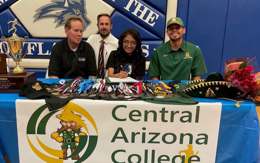 Photo courtesy of Central Arizona CollegeSnowflake High School senior Alyesia Barlow, signed her letter of intent to run for Central Arizona College Cross Country. Alyesia is a hard-working individual on and off the cross country course and was noted as the first female runner signed to the program in at least the past 12 years. Also pictured (left to right) are Lynn Johnson, SHS cross country coach; Coach Tyrell Nichols, SHS track coach; and Jonathan Harmon, CAC head men’s and women’s cross country coach.