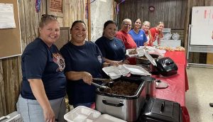 Photos by Linda KorHolbrook’s volunteer firefighters made delicious barbecue for the 4th of July but these ladies made sure it got to the customers. The meal was served by family of firefighters and included (left to right) Nicole Young, Sandra Oberriter, Alaya Darling, Jennifer Sullivan, Ava Mondragon, Meriah Sullivan, Merhetta Sullivan, Becky Slade, Michaela Saxton, Melinda Rose, Kamele Shelendewa and Yvonne Larson.